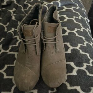 Tom’s Taupe Wedge Ankle Bootie Suede